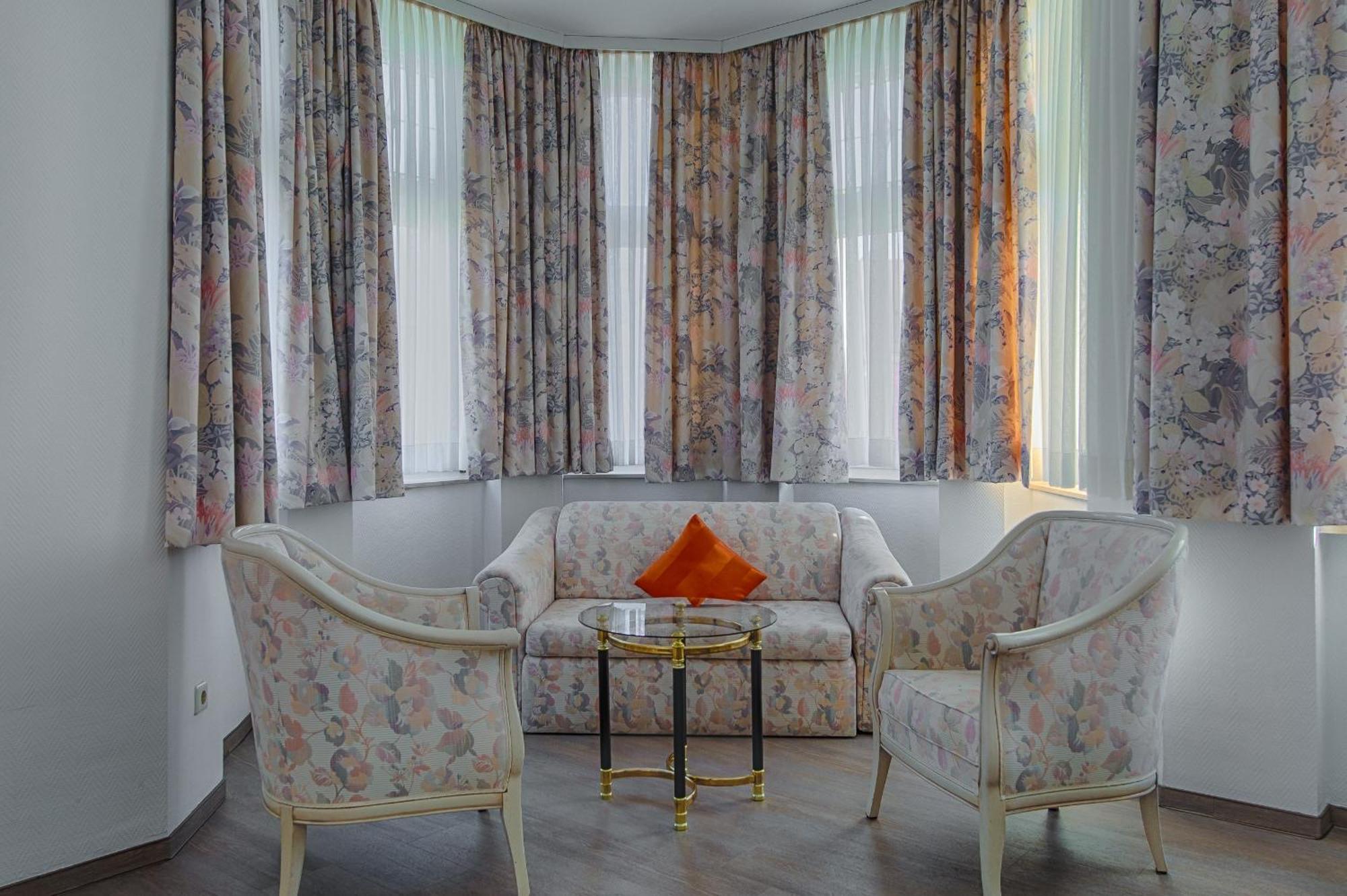 Hotel Fuersteneck ベルンブルク エクステリア 写真