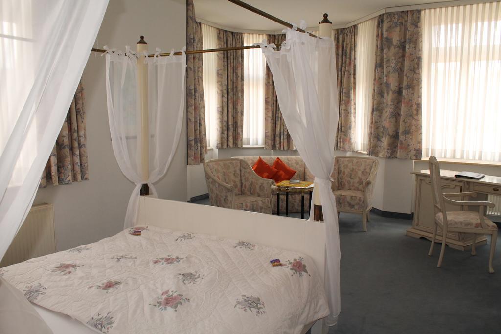 Hotel Fuersteneck ベルンブルク エクステリア 写真